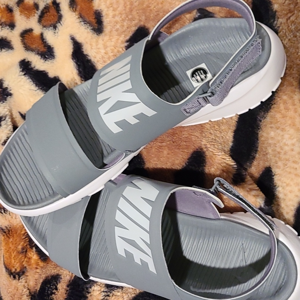 💣Nike slip ons💣 - Picture 2 of 8